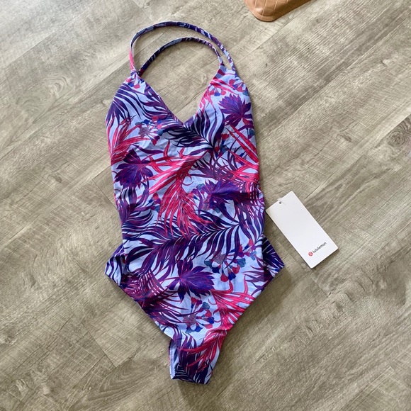 Lululemon weave the waves one-piece size6 - Picture 8 of 8